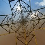 Zrób to sam: kinkiet ścienny z drewna i metalu