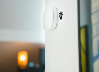 Amperaż urządzeń Smart Home – jak nie przeciążyć gniazdka i obwodu?