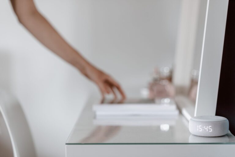 Amperaż urządzeń Smart Home – jak nie przeciążyć gniazdka i obwodu?